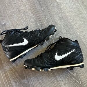 GUC Womens Nike Molded Softball Cleats